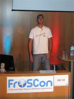Jan Steemann giving a talk on nosql data modelling at Froscon